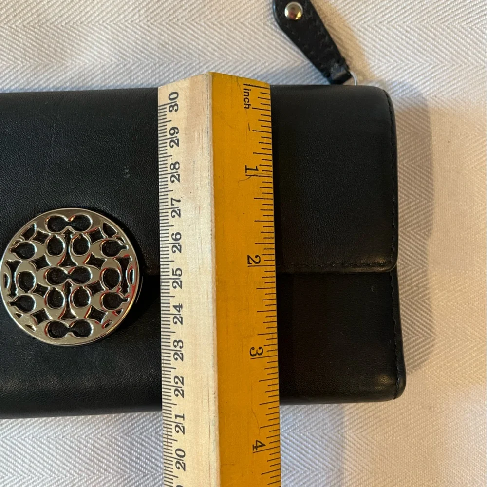 COACH black leather Gold‎ Signature snap close, organizer, coin zip wallet
